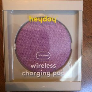 New! NIB! Qi wireless iPhone charging pad hayday